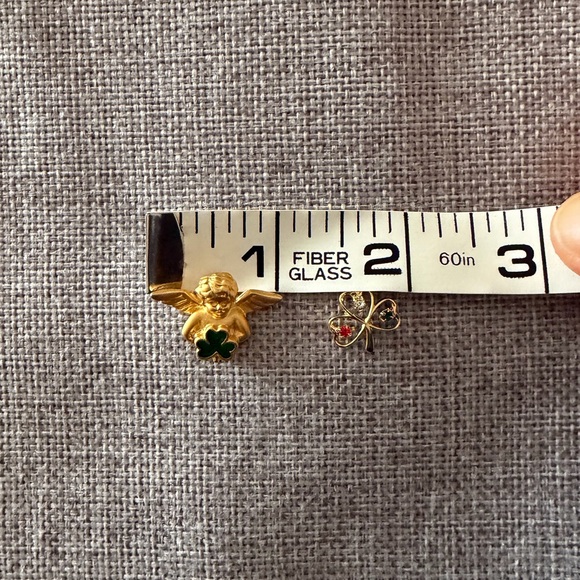 🍀 Vintage Gold Tone Angel & Shamrock Pins | Irish Luck Clover Brooch Set - Picture 3 of 5
